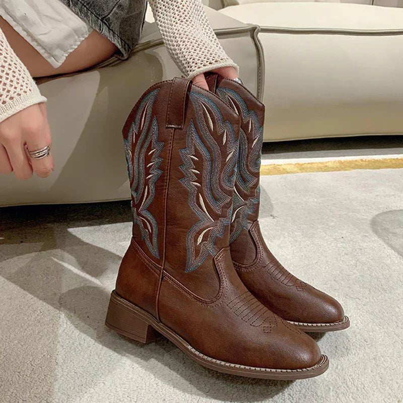 Mirla | Stickade Cowboystövlar av läder för damer-Eva Jonsson