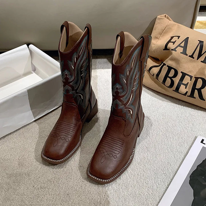Mirla | Stickade Cowboystövlar av läder för damer-Eva Jonsson