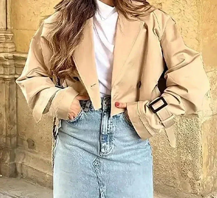 Mirla | Stilig Cropped Trenchcoat-Eva Jonsson