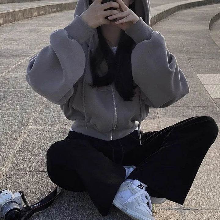 Mirla | Stilig Kort Hoodie-Eva Jonsson