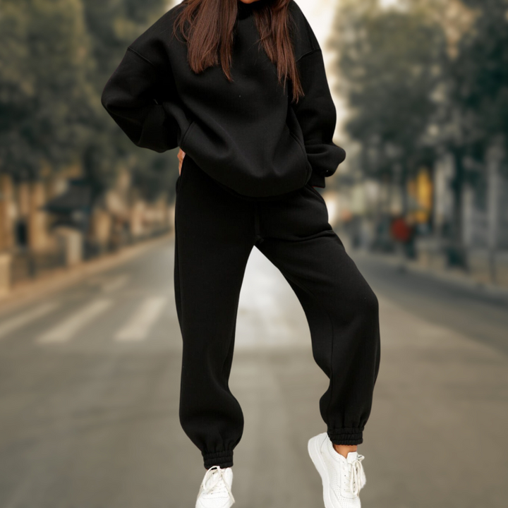 Mirla | Stiliga och Trendiga Hoodie- och Byxdress-Eva Jonsson