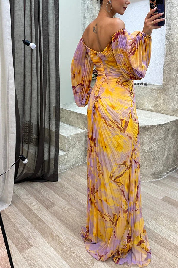 Mirla | Sunset Serenade Tryckt Off-Shoulder Maxiklänning med Diamantdekorationer och Fållkjolar med Slits-Eva Jonsson