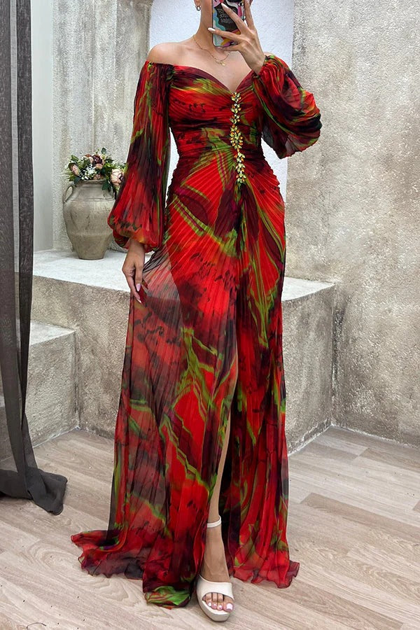Mirla | Sunset Serenade Tryckt Off-Shoulder Maxiklänning med Diamantdekorationer och Fållkjolar med Slits-Eva Jonsson