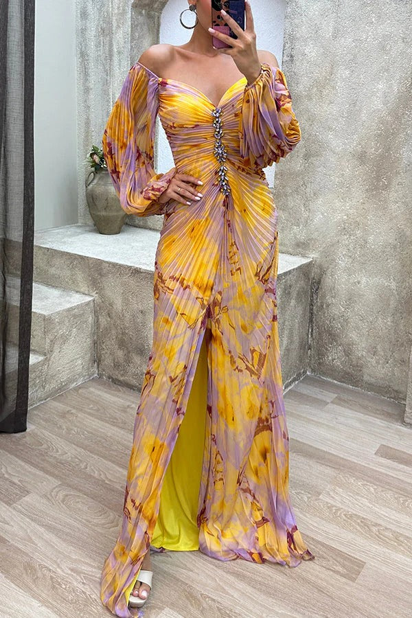 Mirla | Sunset Serenade Tryckt Off-Shoulder Maxiklänning med Diamantdekorationer och Fållkjolar med Slits-Eva Jonsson