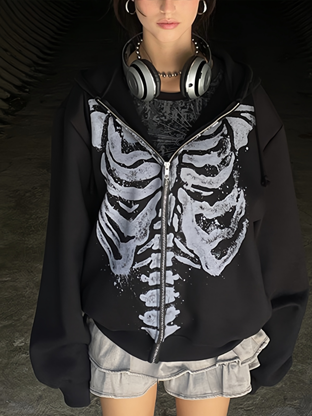 Mirla | Svart Oversized Hoodie med Skeletttryck-Eva Jonsson