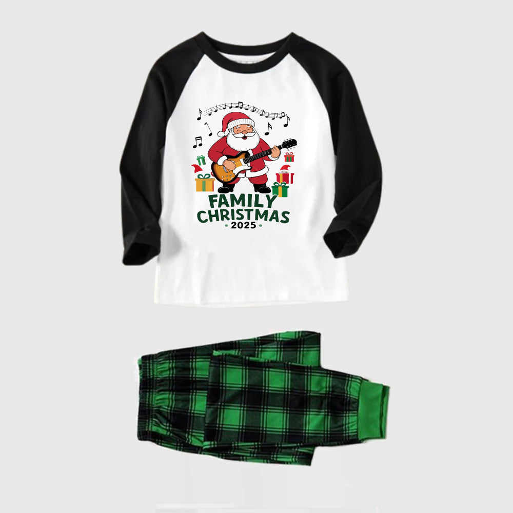 Mirla | Svart Raglan-Topp Grön Rutigt Jul-Pyjamas-Set med God Jul 2025 och Jultomte Tryck-Eva Jonsson