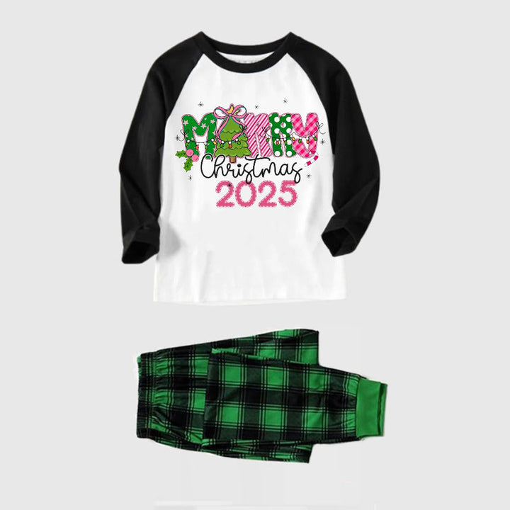 Mirla | Svart Raglan-Topp Grönt Rutigt Julpyjamas-Set med God Jul 2025 Semestertext-Eva Jonsson