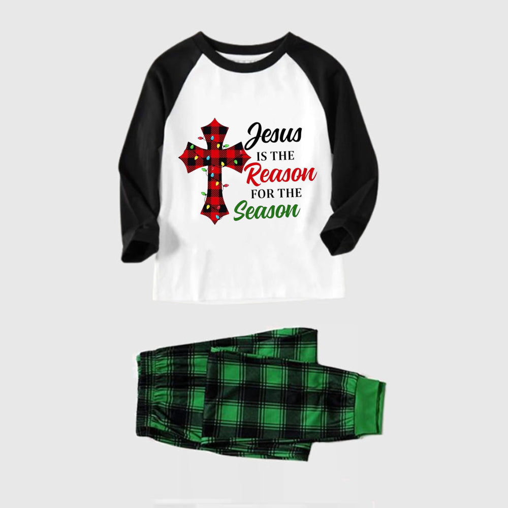 Mirla | Svart Raglan Topp Grönt Rutmönster Jul-Pyjamas Set med Jesus Är Anledningen Till Säsongen Slogan Tryck-Eva Jonsson