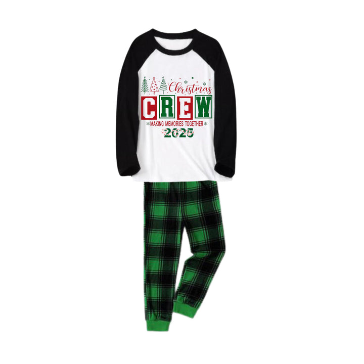 Mirla | Svart Raglan-Topp Grönt Rutmönster Jul-Pyjamas-Set med Jul-Crowd-Semestertext-Eva Jonsson