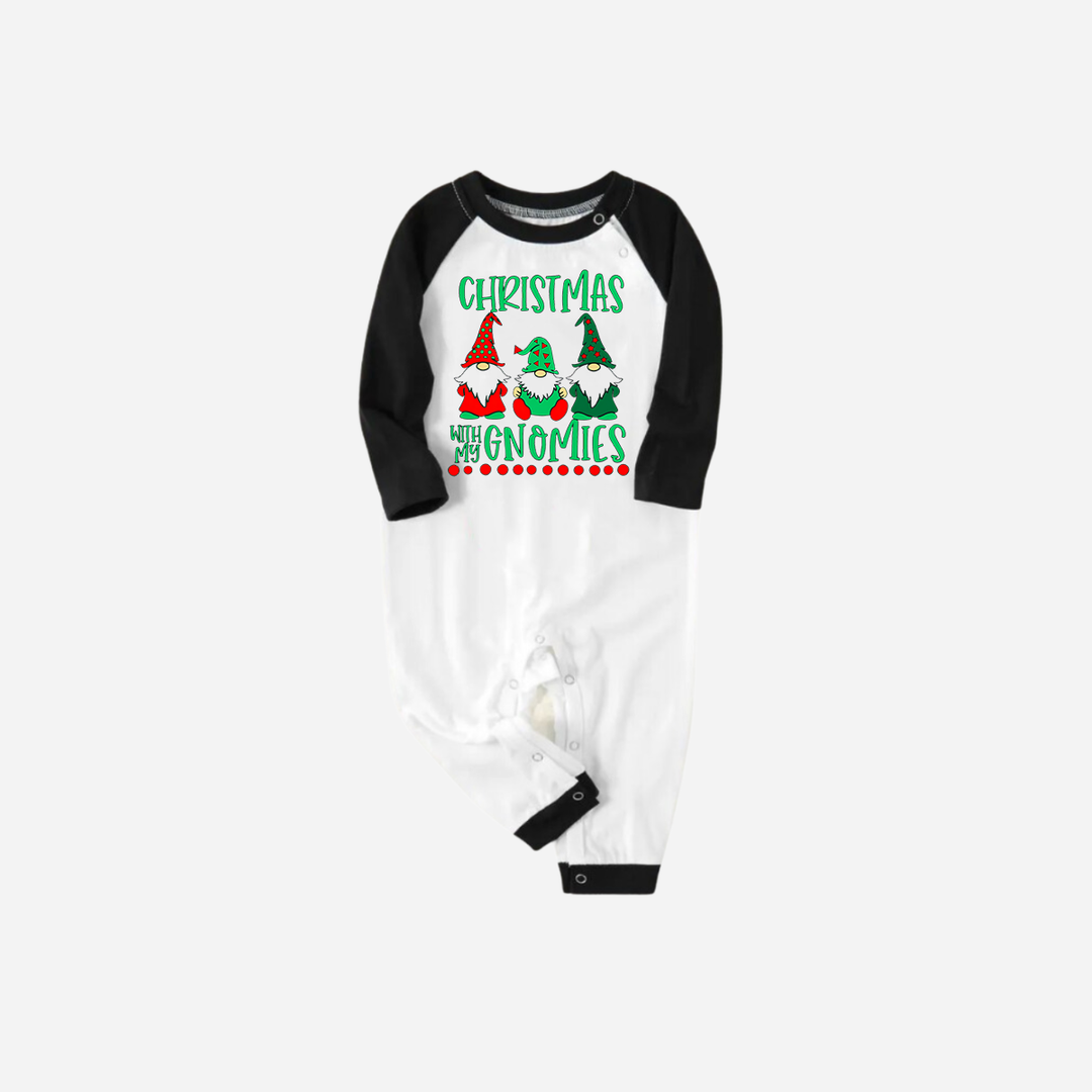 Mirla | Svart Raglan-Topp med Grönt Rutmönster Julpyjamas-Set med Jul med Mina Gnomies Texttryck-Eva Jonsson