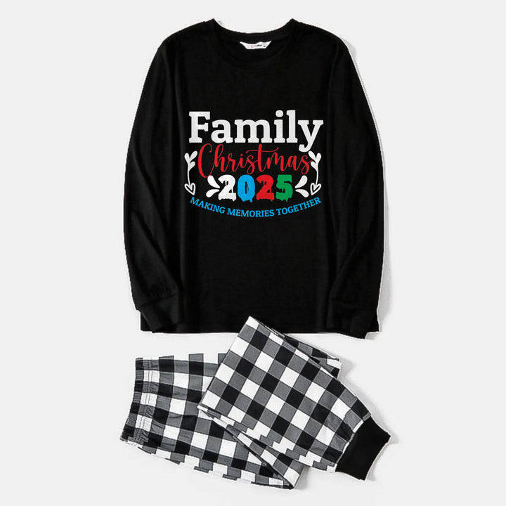 Mirla | Svart-Vit Rutig Jul-Pyjamas-Set med Färggrafik Familjejul 2025-Eva Jonsson