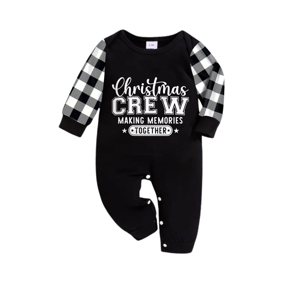 Mirla | Svart-Vit Rutig Julpyjamas-Set med Christmas Crew Making Memories Together Svart & Vit Texttryck-Eva Jonsson