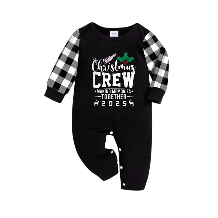 Mirla | Svart-Vit Rutig Julpyjamas-Set med Christmas Crew Making Memories Together-Texttryck-Eva Jonsson