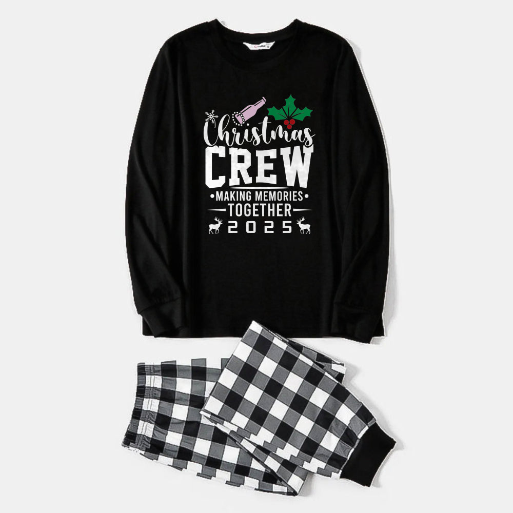 Mirla | Svart-Vit Rutig Julpyjamas-Set med Christmas Crew Making Memories Together-Texttryck-Eva Jonsson