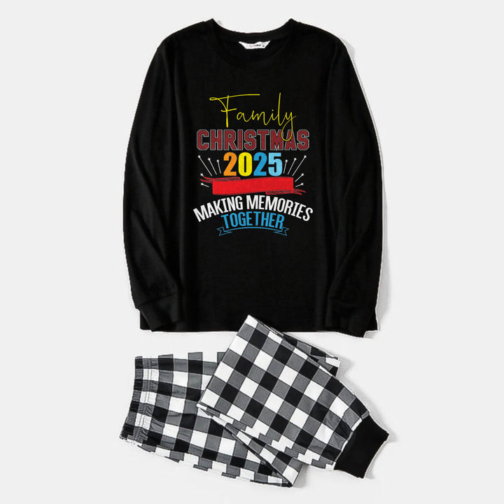 Mirla | Svart-Vit Rutigt Jul Pyjamas-Set med Färgglad Jul-Texttryck-Eva Jonsson