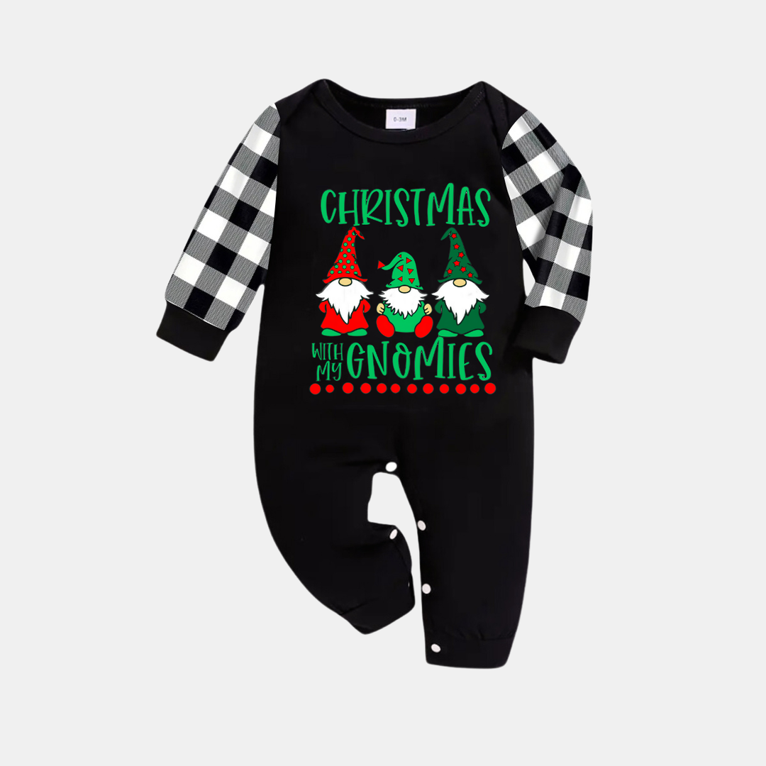Mirla | Svart-Vit Rutigt Julpyjamas med Christmas With My Gnomies Texttryck-Eva Jonsson