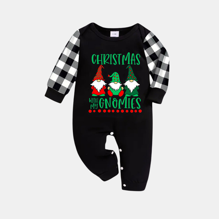 Mirla | Svart-Vit Rutigt Julpyjamas med Christmas With My Gnomies Texttryck-Eva Jonsson