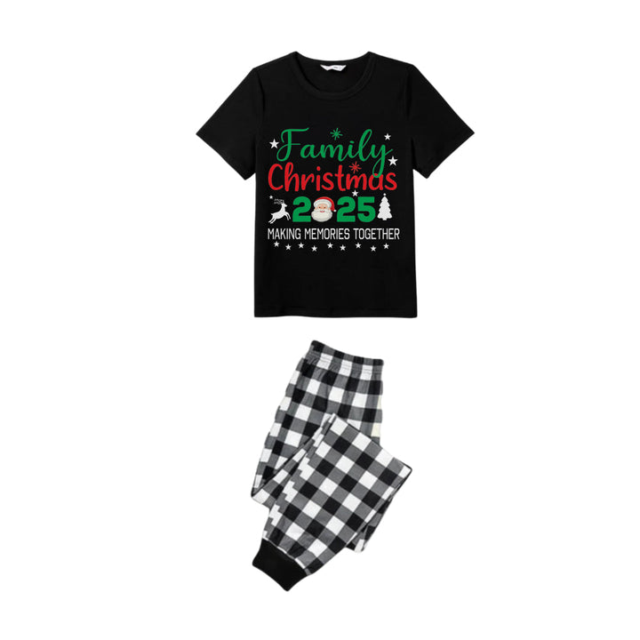 Mirla | Svart-Vitt Rutig Kortärmad Julpyjamas-Set med Festligt Mönster och Typografisk Design-Eva Jonsson