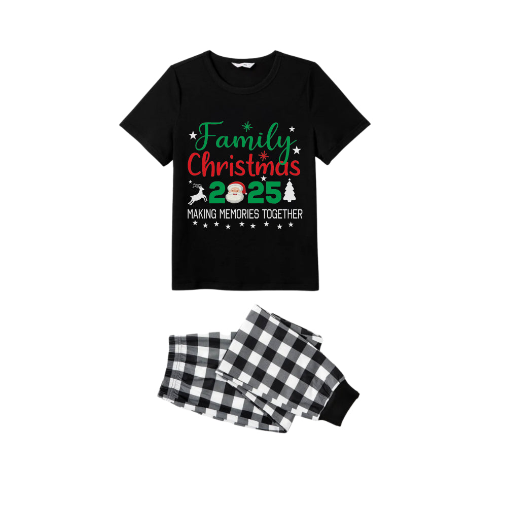 Mirla | Svart-Vitt Rutig Kortärmad Julpyjamas-Set med Festligt Mönster och Typografisk Design-Eva Jonsson