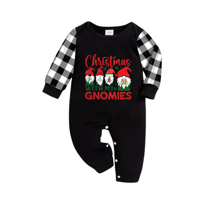 Mirla | Svart-Vitt Rutigt Jul-Pyjamas-Set med Söt Gnomfamilj och Färgg Print Jul med Mina Gnomies-Eva Jonsson