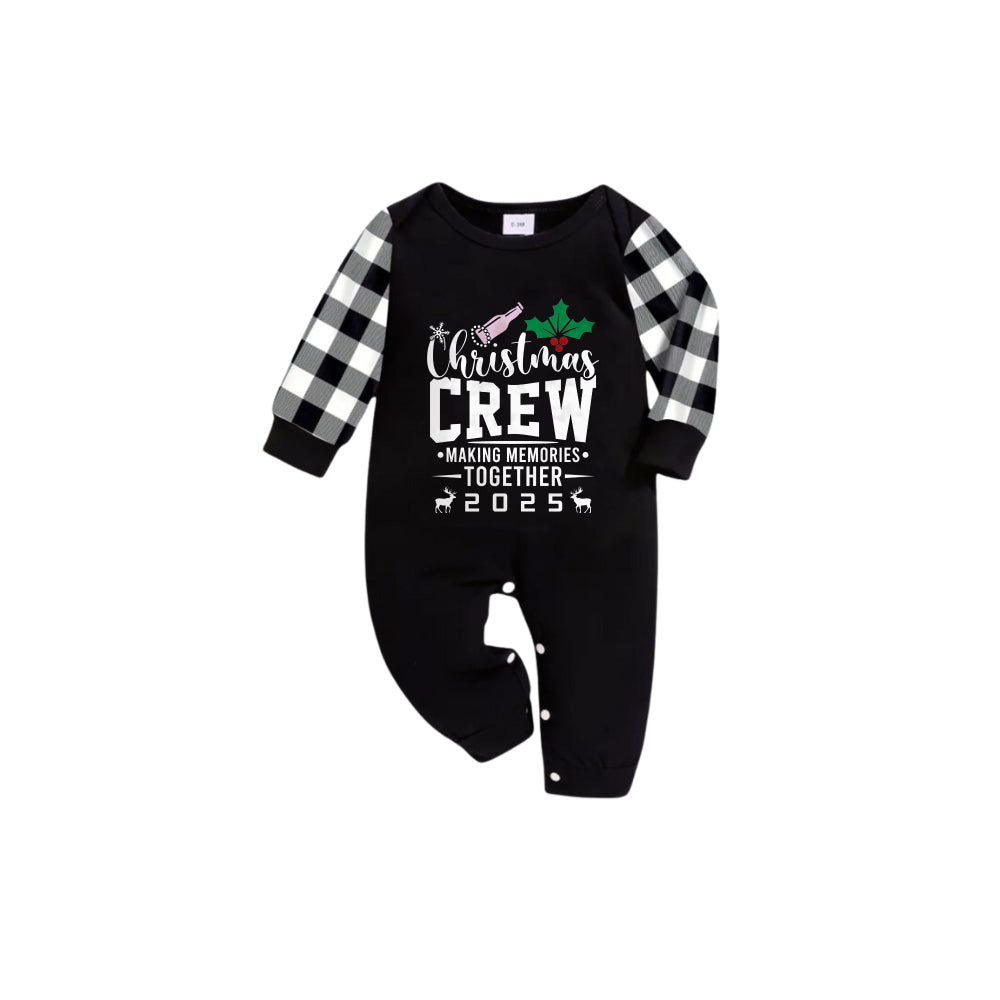 Mirla | Svart-Vitt Rutmönster Kortärmad Jul Familjepyjamas-Set med Trycket Christmas Crew Making Memories Together 2025-Eva Jonsson