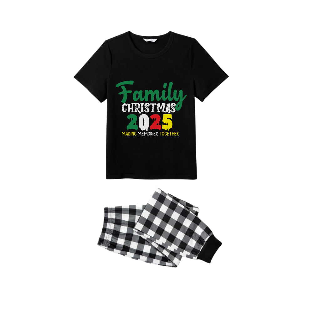 Mirla | Svart och Vit Rutig Kortärmad Julpyjamas-Set med Högtidlig Slogan-Tryck-Eva Jonsson