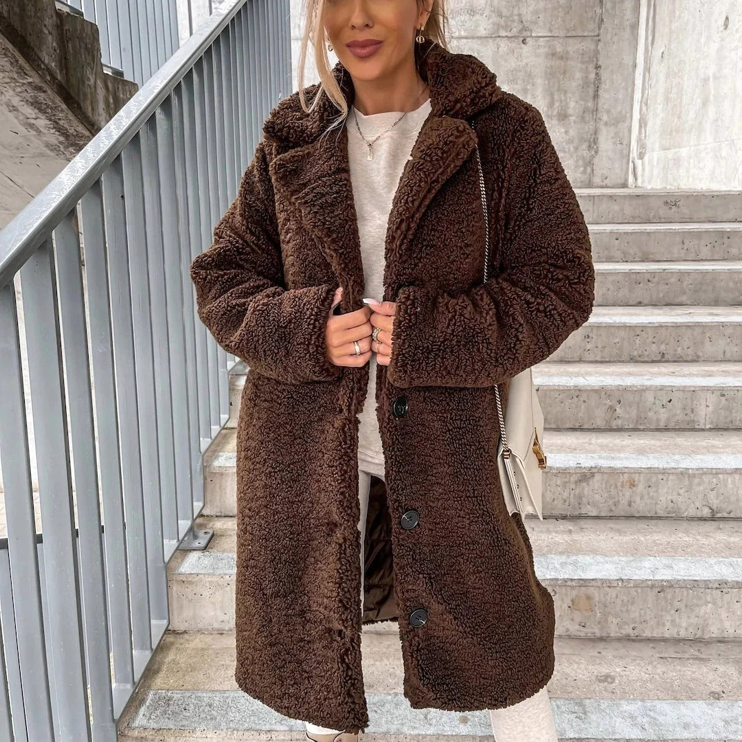Mirla | Teddy Kappa Stora Storlekar Mjuk Faux Päls Knapplås-Eva Jonsson