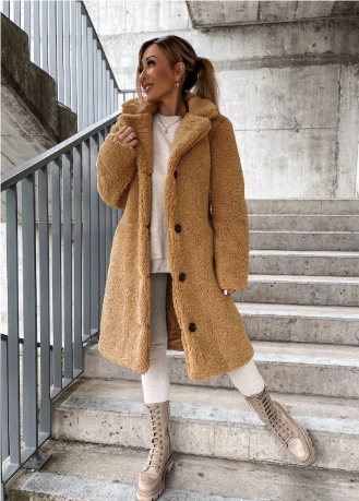 Mirla | Teddy-kappa Lång Oversized-snitt Mjuk och Varm Tryckknappsstängning och Bred Krage-Eva Jonsson