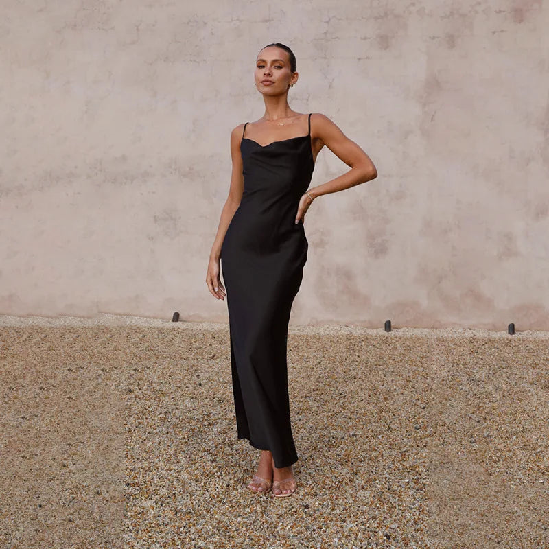 Mirla | Tidlös satin klänning för damer med öppen rygg Elegant design-Eva Jonsson