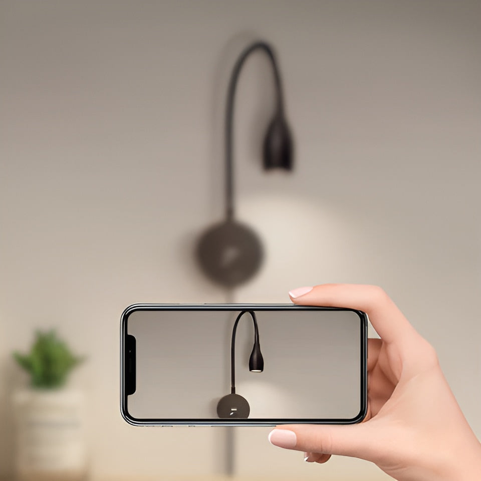 Mirla | TouchGlow - 2-i-1-Gåshals Vägglampa med USB-laddare för Mysiga Lässtunder-Eva Jonsson