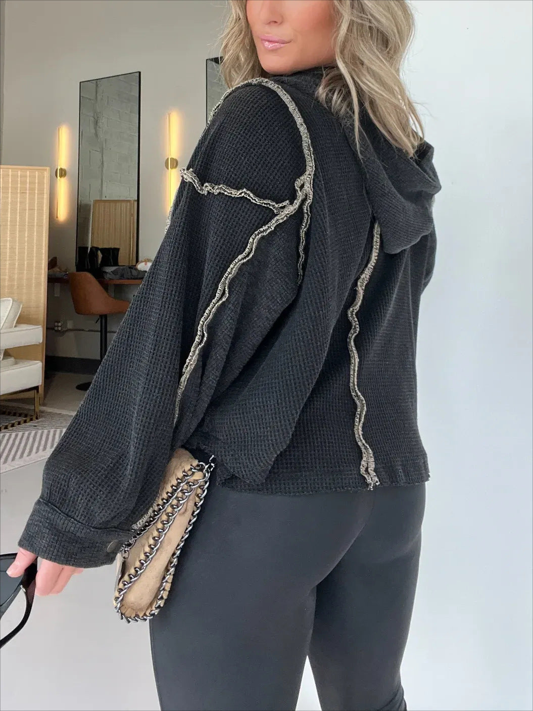 Mirla | Tröja med Ojämn Fåll för Höst och Vinter-Eva Jonsson