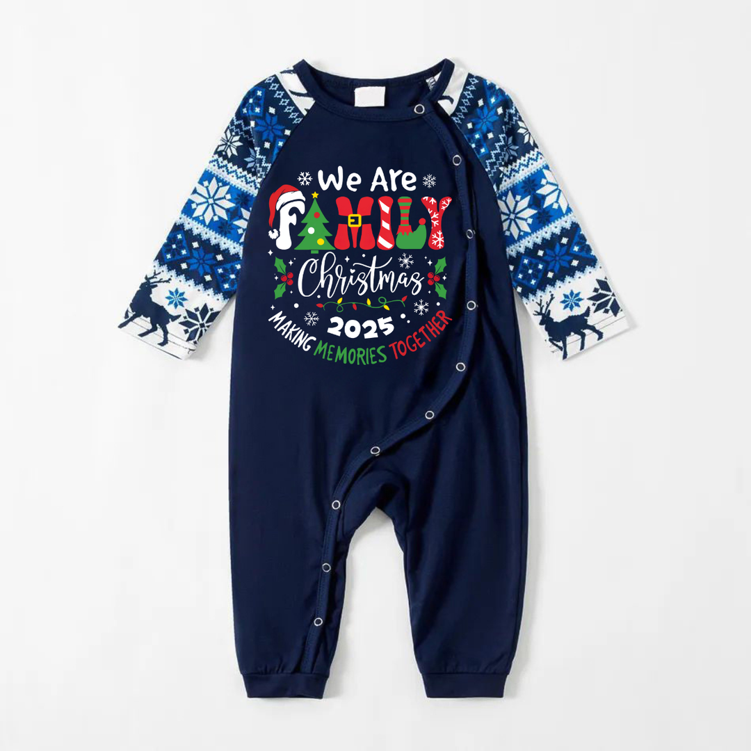 Mirla | Vi Är Familj 2025 Julminnen Tillsammans Skapa Slogan Tryck Blå Långärmad med Blå Blommor Byxa Familj Matchande Pyjamas Set-Eva Jonsson
