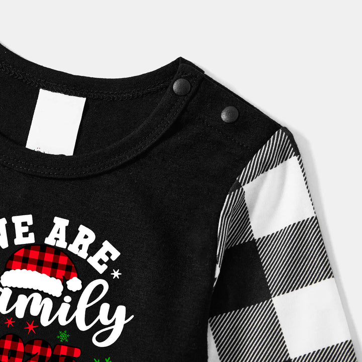 Mirla | Vi Är Familj 2025 Jultomte Hatt Monogram Tryck Svart Långärmad Tröja med Svart-Vit Rutiga Byxor Familj Matchande Pyjamas-Eva Jonsson