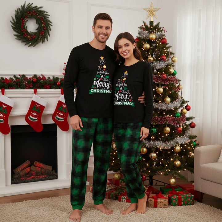 Mirla | Vi Önskar Dig En God Jul Tryckt Mönster Svart Långärmad Topp med Svarta och Grönrutiga Byxor Par Matchande Pyjamas-Eva Jonsson