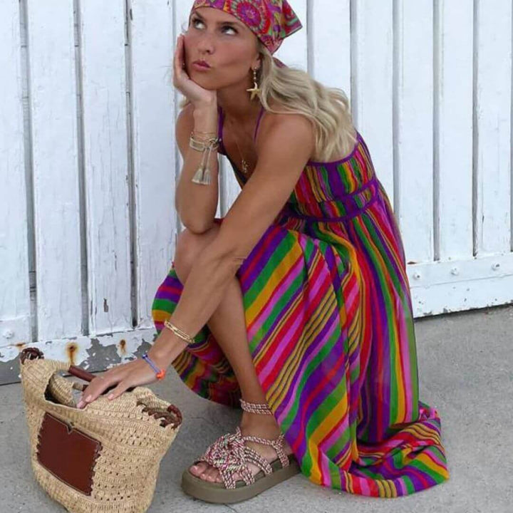 Mirla | Vibrant Randigt Maxiklänning med Midjeaccent-Eva Jonsson