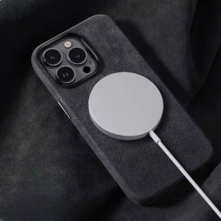 Mirla | iPhone Bästa MagSafe Fodral – "Alcantara"-Eva Jonsson