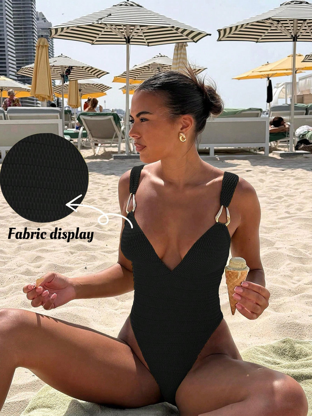 Damen Einteiler Badeanzug mit elegantem V-Ausschnitt und dekorativen Trägern Echo Archiv