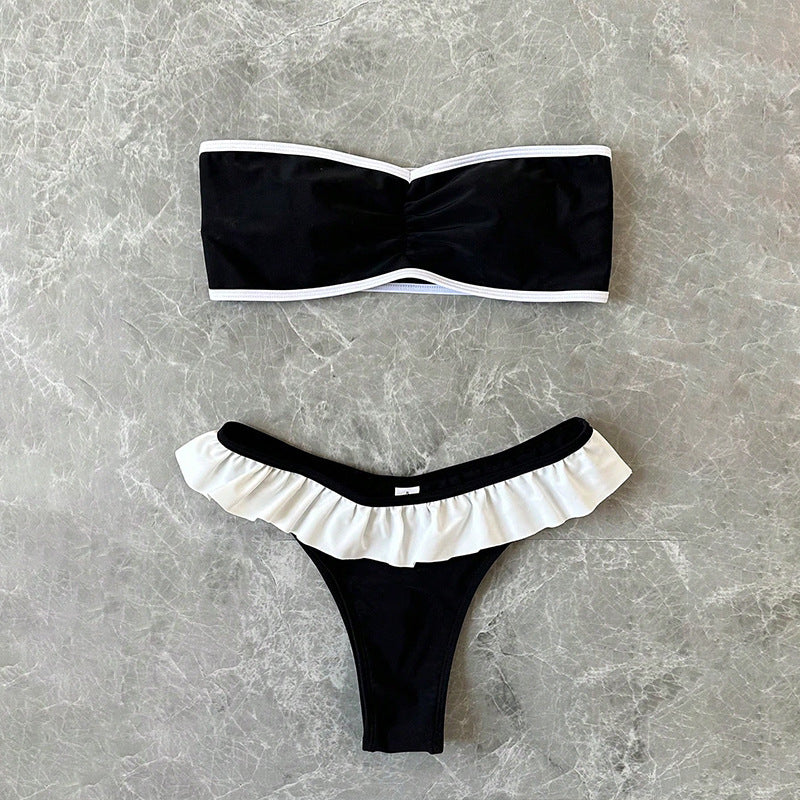 Dam Bandeau-Bikini med volangdetaljer och elegant färgkontrast Mirla-Eva Jonsson