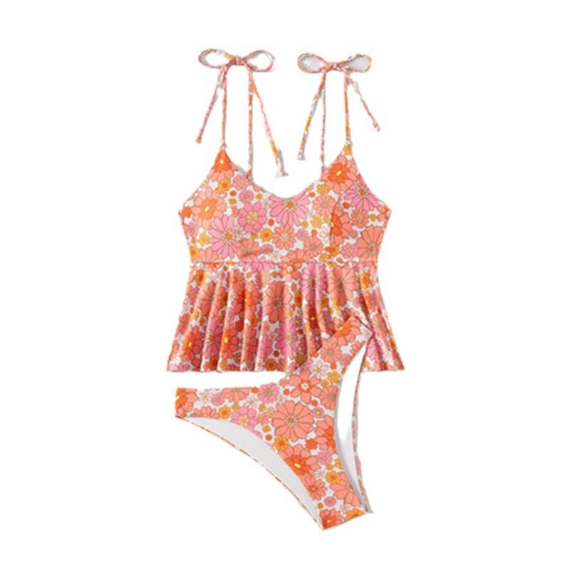 Damen attraktives Flatter-Badeoberteil mit floralem Design und passend hochgeschnittenem Slip Echo Archiv