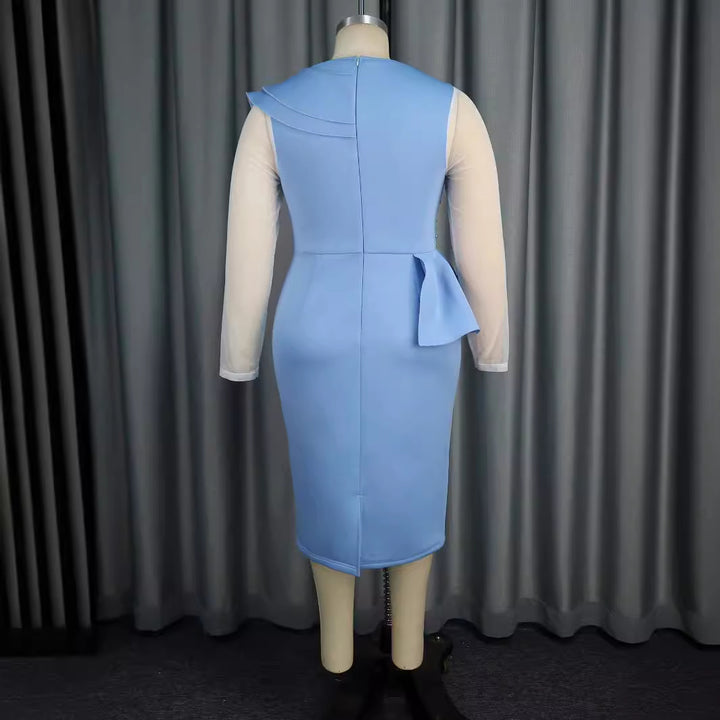 Damen figurnära klänning med volangdetaljer och pärlaccents Mirla-Eva Jonsson