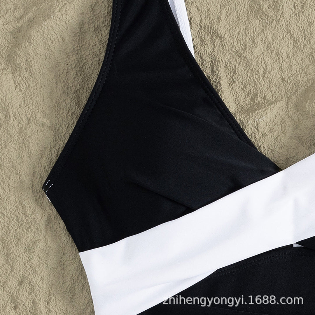Damen Einteiliger Badeanzug mit raffiniertem Wickeldesign Echo Archiv
