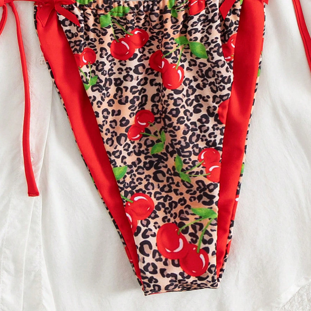 Damen Triangel-Bikini mit floralem Kirschmuster und verspielten Details Echo Archiv