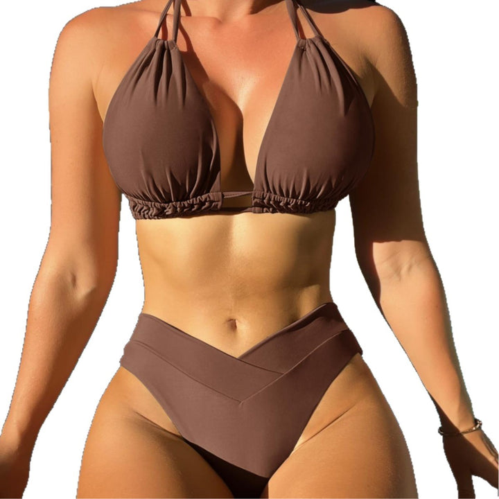 Damen Trendiger Bikini mit raffiniertem Schnitt und innovativen Trageoptionen Echo Archiv