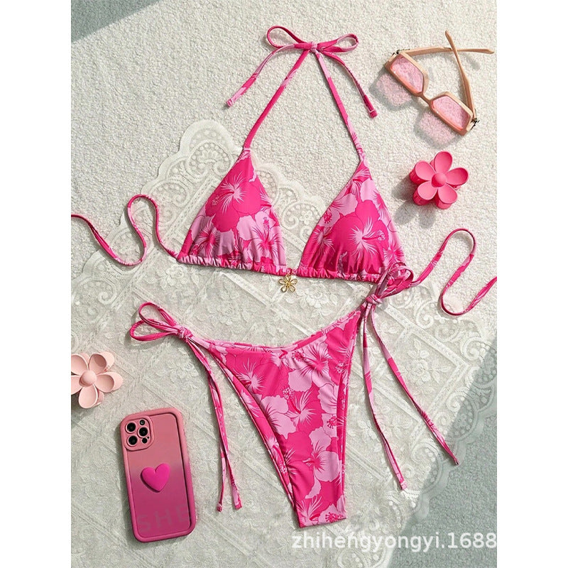 Damen Triangel-Bikini mit floralen Mustern und feinen Bindebändern Echo Archiv