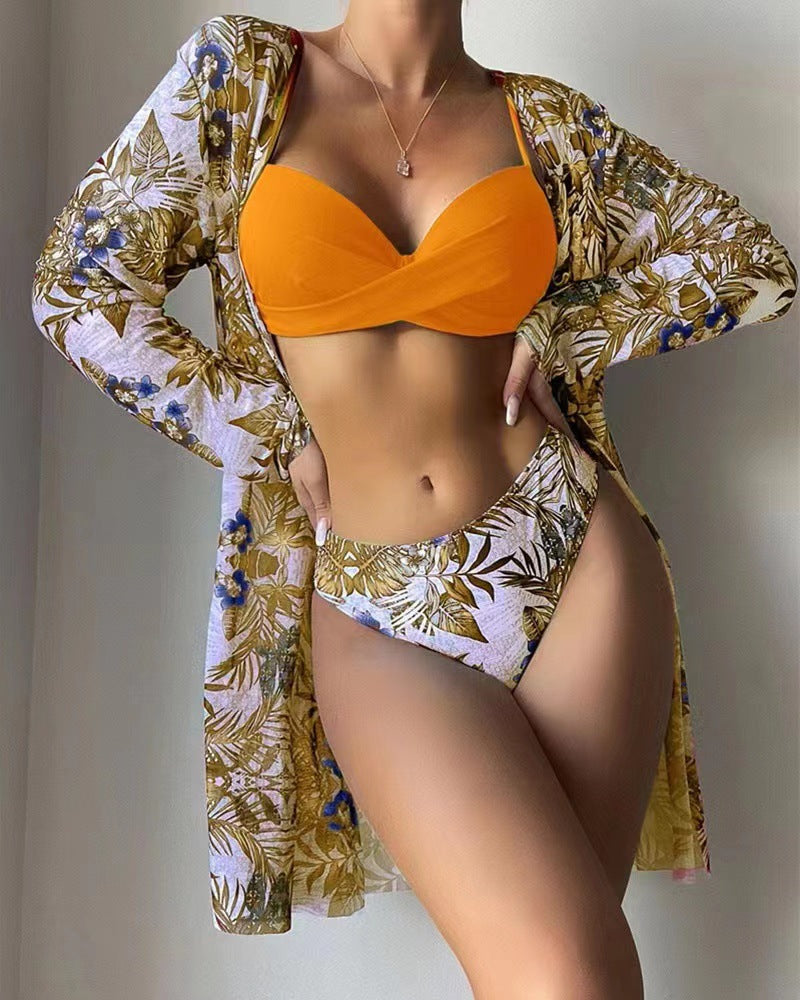 Damen Strand-Bikini mit floralen Verzierungen und elegantem Kimono Echo Archiv
