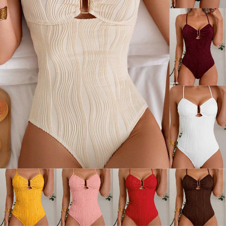 Damen Eleganter Einteiler Badeanzug mit raffiniertem Schnitt Echo Archiv