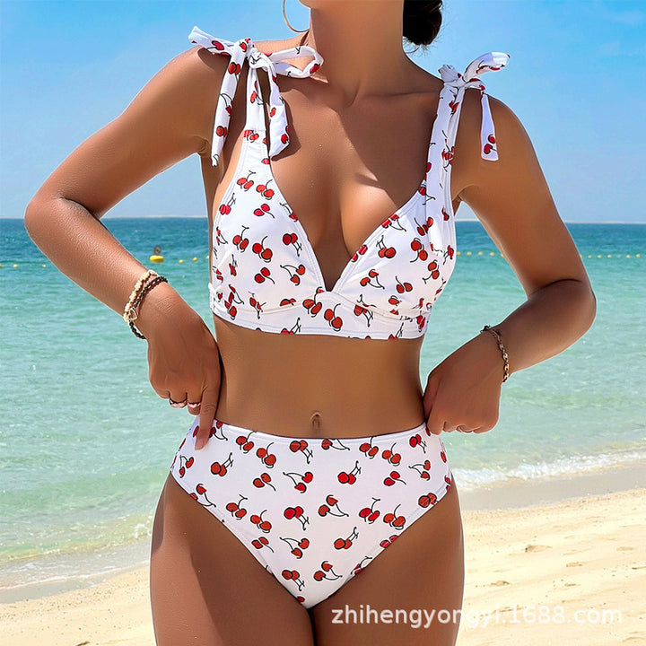 Damen Triangel-Bikini mit verspieltem Kirschmotiv Echo Archiv