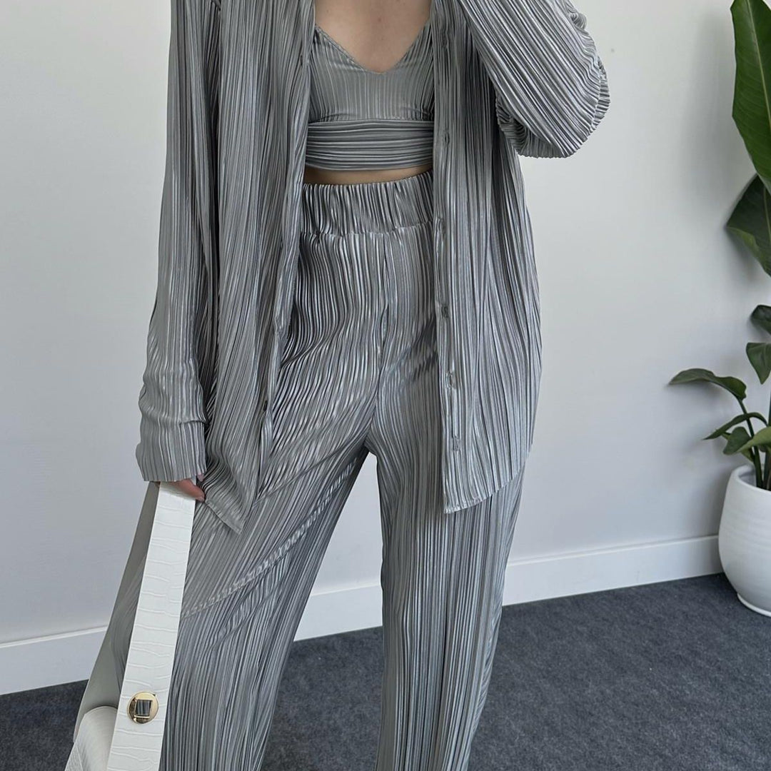 Damernas eleganta loungewear-set med stilren randdesign och vid passform Eva Jonsson