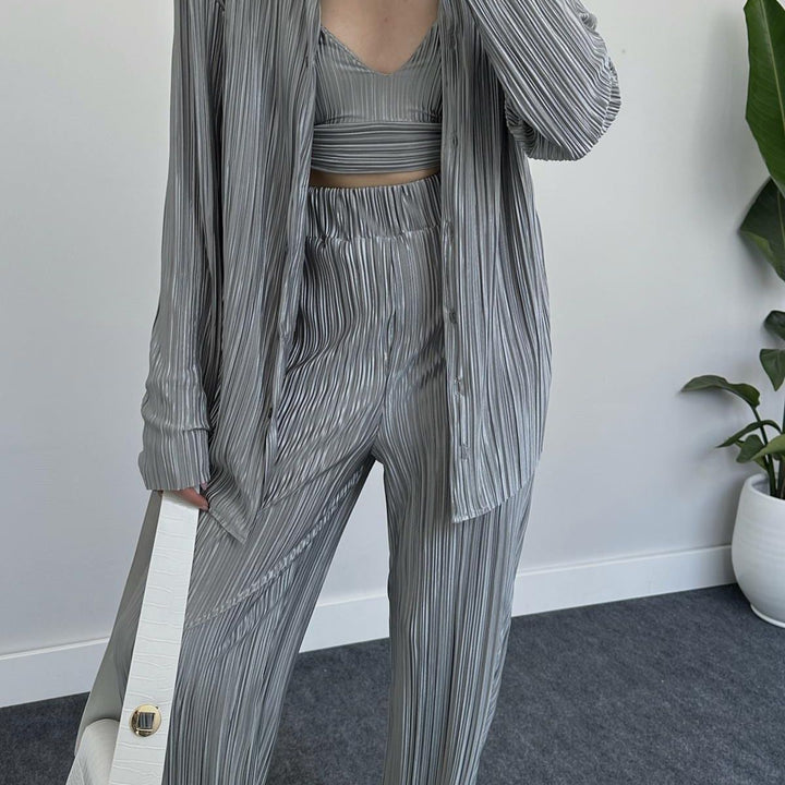 Damernas eleganta loungewear-set med stilren randdesign och vid passform Eva Jonsson
