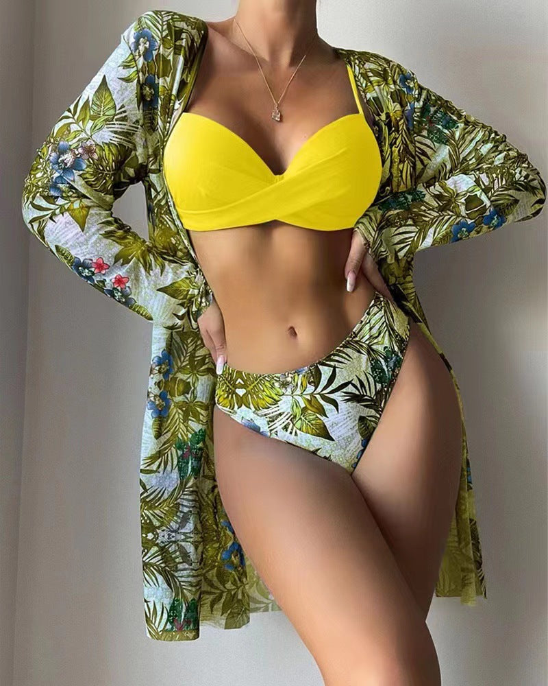 Damen Strand-Bikini mit floralen Verzierungen und elegantem Kimono Echo Archiv